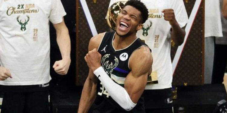 Giannis Antetokounmpo: Atina’nın sokaklarında saat satmaktan NBA’in zirvesine bir göçmen çocuğunun bitmeyen rüyası