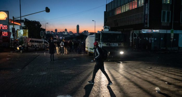 Güney Afrika’da büyük yağma sonrası ırksal gerilim tırmanıyor: 120 ölü, 3 bin tutuklu