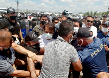 Hak arayanlara yumruk ve ters kelepçe; Salih Gergerlioğlu gözaltına alındı