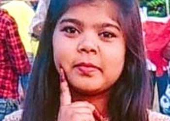 Hindistan'da kot pantolon giydiği için ailesi tarafından dövülen genç kız köprüde asılmış olarak bulundu