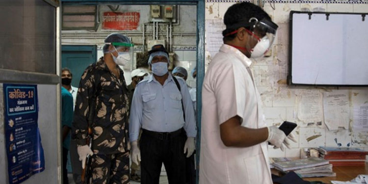 Hindistan'da sahte aşı merkezleri bulundu: Binlerce kişiye tuzlu su enjekte etmişler!