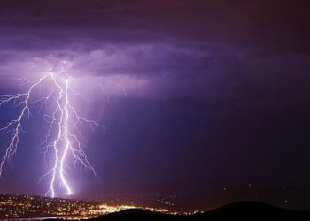 Hindistan’da yıldırım çarpması sonucu en az 38 kişi can verdi