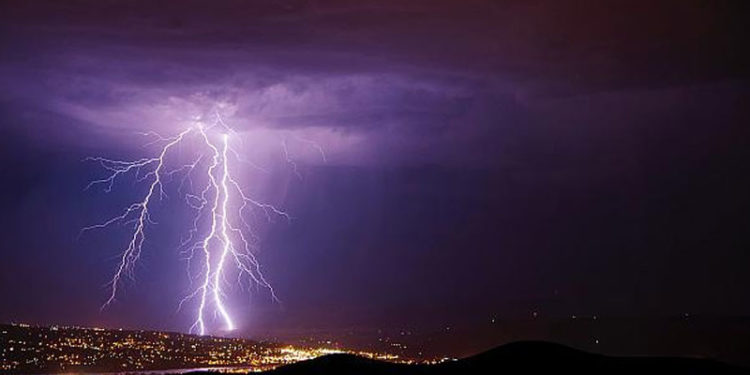 Hindistan’da yıldırım çarpması sonucu en az 38 kişi can verdi