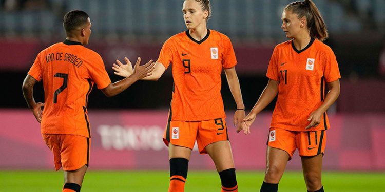 Hollanda'dan 10 gollü galibiyet!