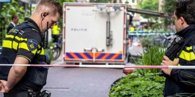 Hollandalı araştırmacı gazeteci Peter R de Vries, silahlı saldırıda ağır yaralandı