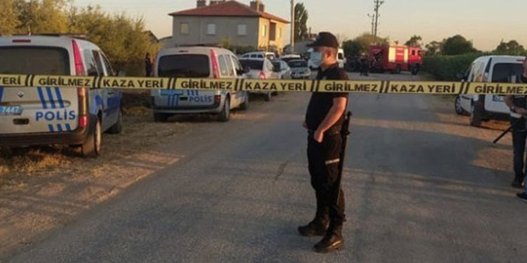 Irkçı katliamı takip eden gazetecilere polis engeli