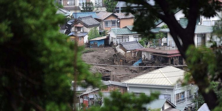 Japonya'da heyelan ve taşkın: 2 kişi öldü, 20 kişi kayıp