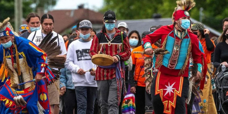 Kanada'da toplu çocuk mezarları: Katolik Kilisesi 13 yatılı kilise okulunun kayıtlarını açıklamayı kabul etti