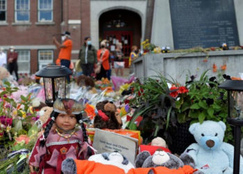 Kanada'daki bir yatılı kilise okulunda 160 isimsiz çocuk mezarı daha bulundu