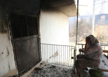 Kanser tedavisi g&ouml;r&uuml;yordu... Yangında her şeyini kaybetti