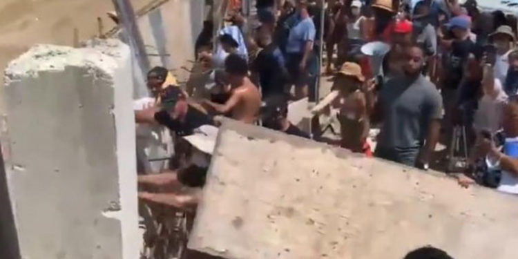 Kaplumbağa yuvalama alanına yapılmak istenen inşaatı yıkan aktivistler viral oldu