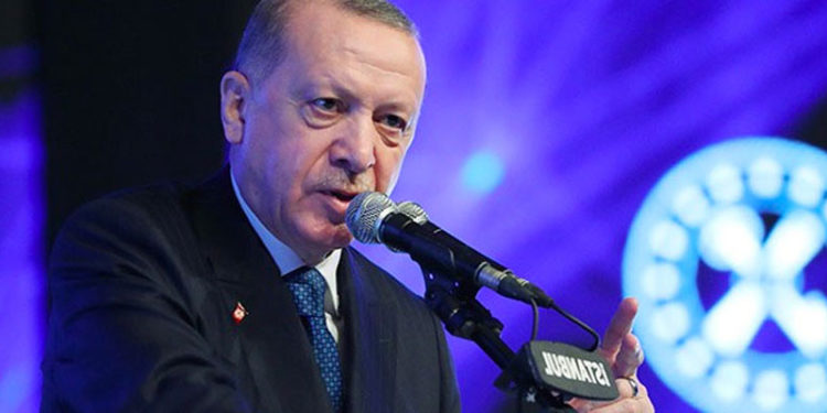 Karar yazarı Akyol: AK Parti'nin oy kayıpları büyük şehirlerde başladı, o yüzden Erdoğan hamaset, daha sert muhafazakâr davranışlara yöneldi