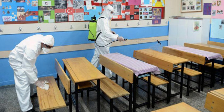 Karar yazarı Karaalioğlu: Birçok “dış güç” ne pahasına olursa olsun eğitime devam ederken Türkiye dersi kaynatmak için elinden geleni yaptı