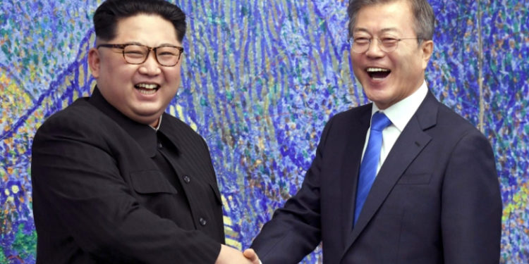 Kuzey ve Güney Kore arasında aylar sonra ilk telefon görüşmesi