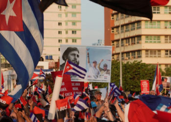 Küba'da binler, Komünist yönetime destek için sokağa çıktı