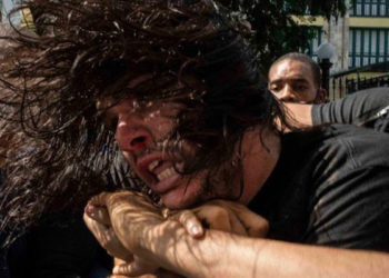 Küba'da kitlesel protesto gösterileri