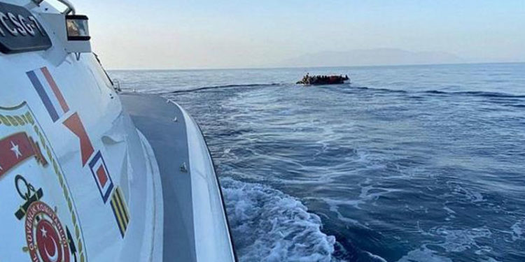 Kıbrıs açıklarında Türk gemisinin Rum sahil güvenik botuna uyarı ateşi açtığı iddiası