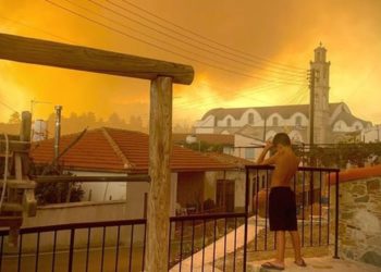 Kıbrıs'ta kontrol altına alınamayan yangına müdahale için bir dizi ülke yardım gönderdi