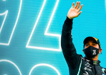 Lewis Hamilton, Mercedes'le olan sözleşmesini 2 sezon daha uzattı