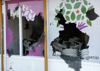 Marmaris’te HDP binasına silahlı saldırı