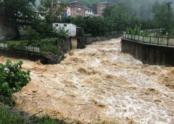 Meteoroloji&rsquo;den Karadeniz&rsquo;e sel ve heyelan uyarısı