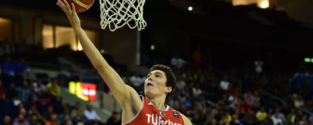 Milli basketbolcu Cedi Osman, tepkiler nedeniyle sosyal medya hesaplarını kapattı