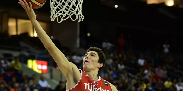 Milli basketbolcu Cedi Osman, tepkiler nedeniyle sosyal medya hesaplarını kapattı