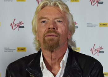 Milyarder Richards Branson, uzay yolculuğunda yanına bir LGBTİ+ bayrağı da alacak