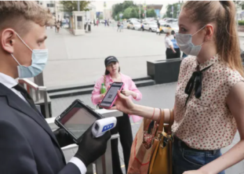 Moskova'da kafe ve restoranlar için aşı ya da negatif PCR zorunluluğu başladı; işletmeciler "feda edildiklerini" düşünüyor