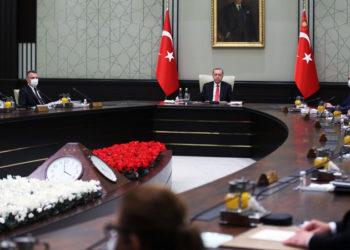 Murat Yetkin: Erdoğan artık her dediğine "isabet buyurdunuz" diyen danışmanlarına değil, uzman kişilere danışarak gereken önlemleri almalı