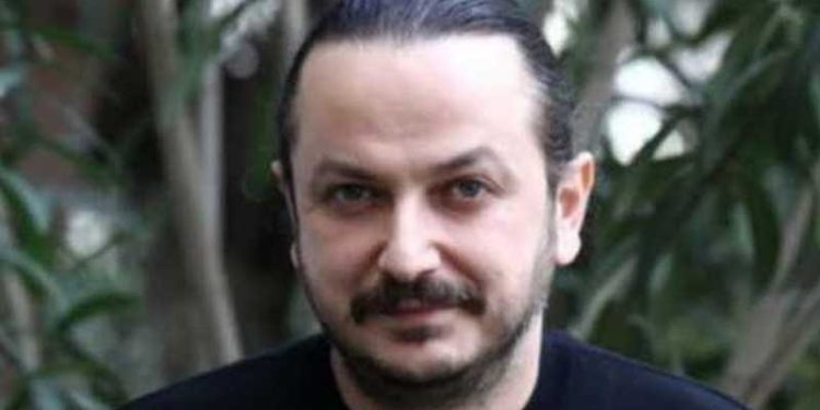 Müzisyen Güvenç Dağüstün Selman Öğüt'e hakaret ettiği gerekçesiyle gözaltına alındı