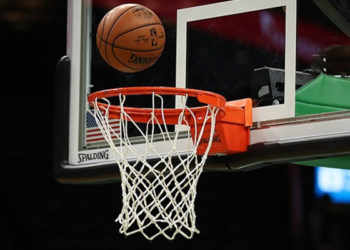 NBA final serisinde Suns'a karşı ilk galibiyetini alan Bucks, durumu 2-1 yaptı