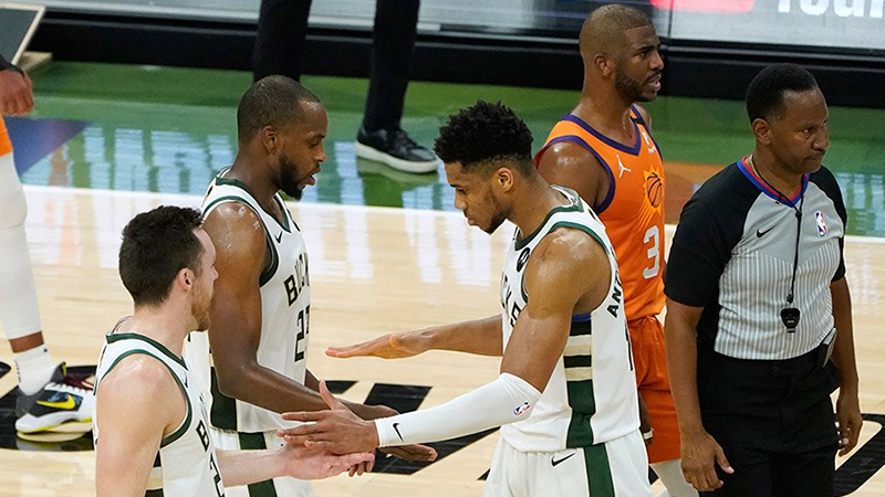 NBA finalinde Suns'ı yenen Milwaukee Bucks, seriyi eşitledi