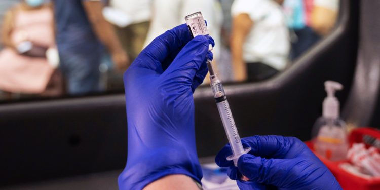 New York'ta belediye çalışanlarına Koronavirüs aşısı veya haftalık test zorunluluğu getiriliyor