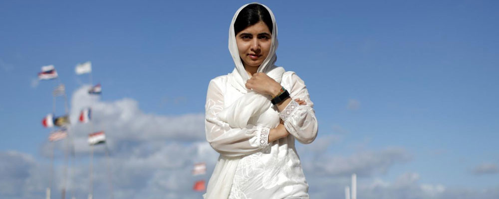 Nobel Barış Ödüllü Malala'nın yer aldığı ders kitapları, kendi ülkesindeki kitapçılardan toplatıldı