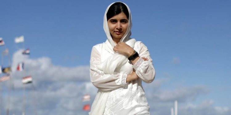 Nobel Barış Ödüllü Malala'nın yer aldığı ders kitapları, kendi ülkesindeki kitapçılardan toplatıldı