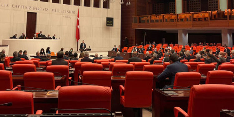 OHAL düzenlemelerinin uzatılmasını da içeren kanun teklifi, TBMM Genel Kurulu'nda kabul edilerek yasalaştı