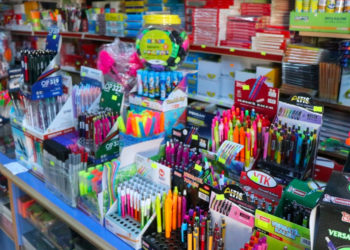 Online eğitimle işleri durma noktasına gelen kırtasiye esnafı, okulların açılmasını bekliyor