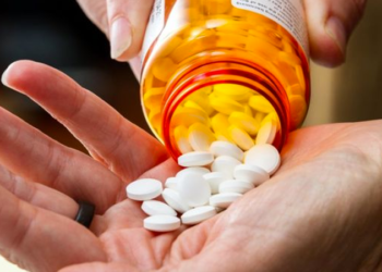 Opioid bağımlılığından etkilenen aileler, ilaç devleriyle 26 milyar dolarlık tazminat anlaşmasına tepkili; "Kartellerin bundan kurtulmasına izin vermemeliyiz"