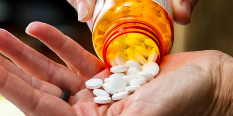 Opioid bağımlılığından etkilenen aileler, ilaç devleriyle 26 milyar dolarlık tazminat anlaşmasına tepkili; "Kartellerin bundan kurtulmasına izin vermemeliyiz"