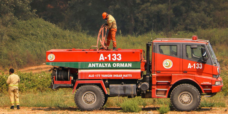 Orman Müdürlüğü: 71 orman yangınından 57'si kontrol altına alındı; devam eden 14 yangına müdahale sürüyor