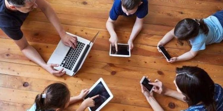 Pandemi 35 yaş üstünde dijital tükenmişliğe sebep oldu: Uzmandan 'dijital diyet' tavsiyeleri