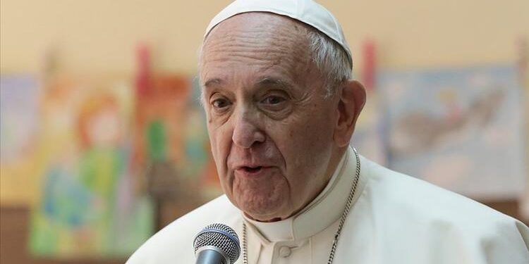 Papa Francis, planlı bir ameliyat için hastaneye kaldırıldı