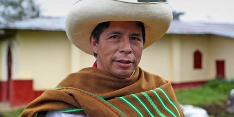 Peru'da 6 Haziran'da yapılan devlet başkanlığı seçimlerini resmen solcu Castillo'nun kazandığı açıklandı