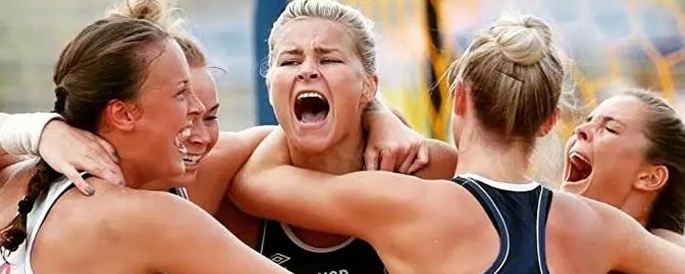 Plaj sporlarında cinsiyet ayrımcılığı tartışması: Norveç kadın hentbol takımına bikini giymedikleri için para cezası