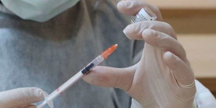 Sağlık Bakanı Koca: İki sınır kapımız ve 2 havalimanında aşı pazartesi başlıyor