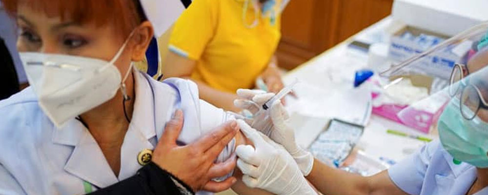 Sinovac aşısı yaptıran yüzlerce Taylandlı sağlıkçı enfekte oldu