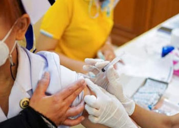 Sinovac aşısı yaptıran yüzlerce Taylandlı sağlıkçı enfekte oldu