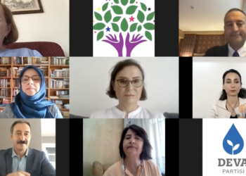 Siyasi partiler bayramlaştı