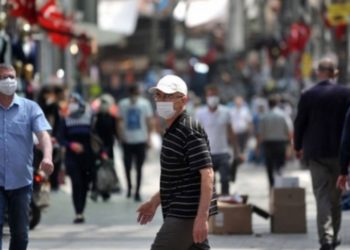 Sokağa &ccedil;ıkma kısıtlaması tamamen kalkıyor; Bug&uuml;nden itibaren ge&ccedil;erli olan normalleşme adımları